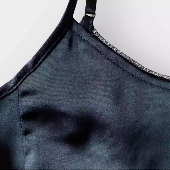 NWT House of Harlow 1960 Black Rhinestone detail Crop Top Size M - Picture 4 of 15